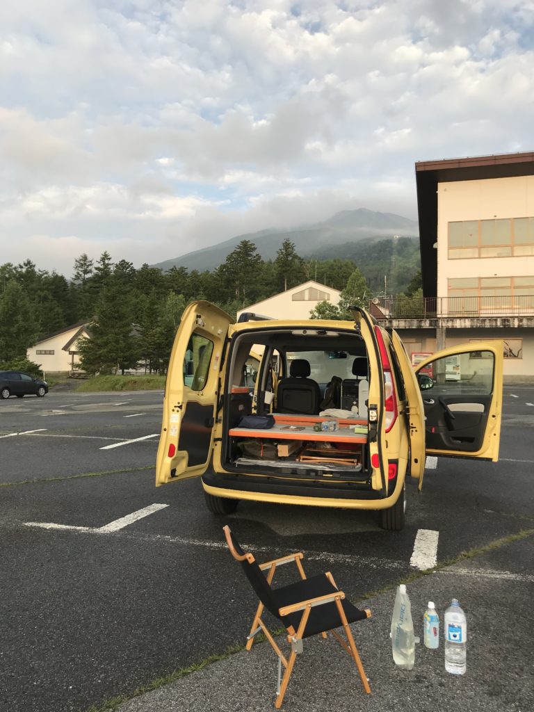 御嶽ロープウエイ駐車場の朝