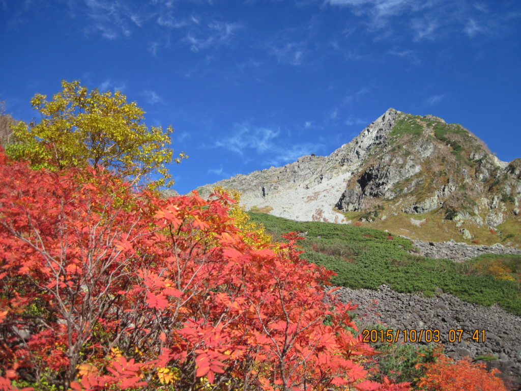 涸沢カールの紅葉時期の混雑を回避する方法|2つの穴場ルートを紹介