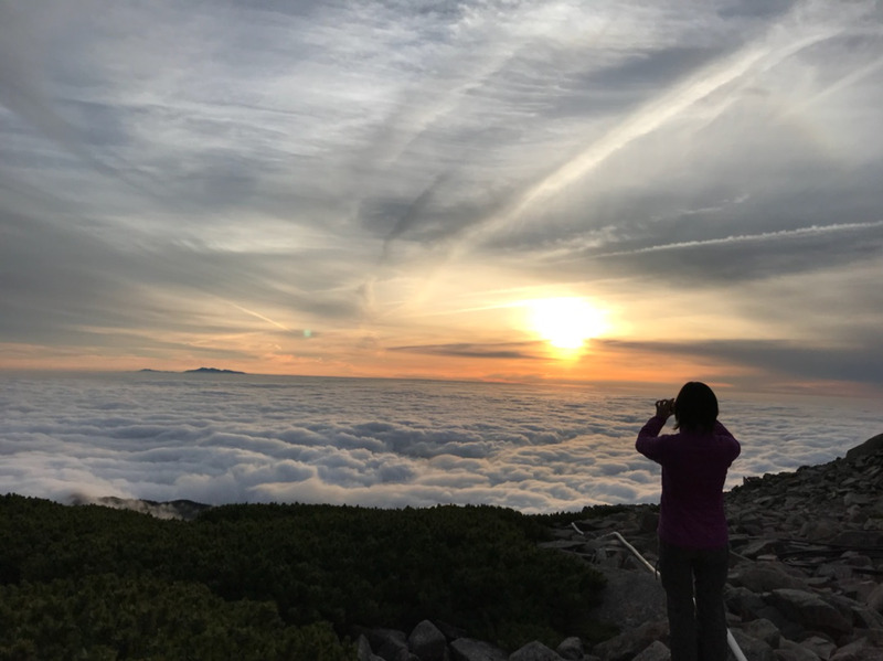 笠ヶ岳の夕陽と雲海