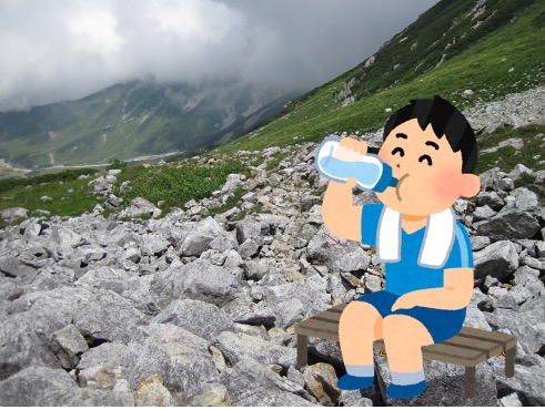登山中のこまめな水分補給