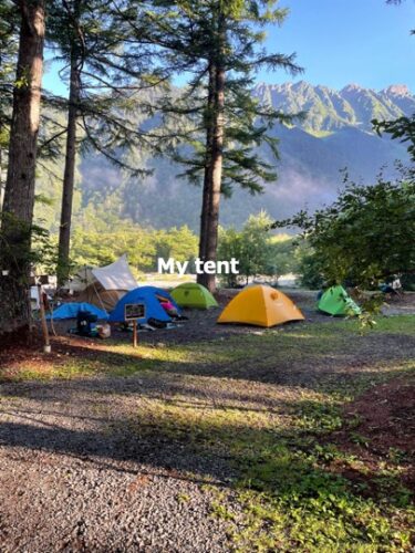 小梨平キャンプ場でテントを張る